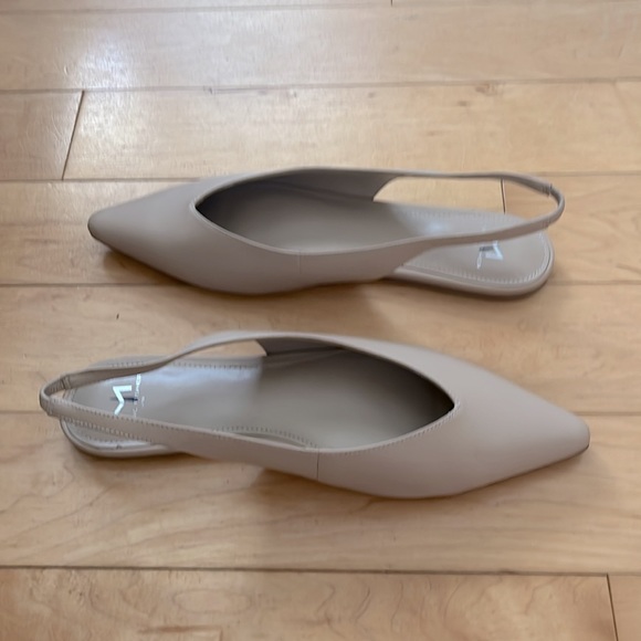 Women’s 7.5 Marc Fisher taupe Slingback flats - Picture 3 of 3